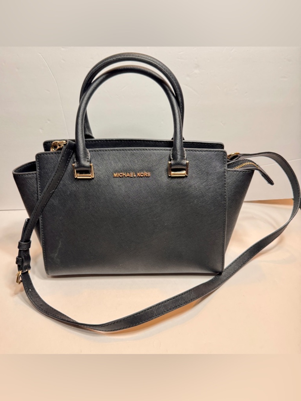 Michael Kors Selma Medium Saffiano Leather Satchel in black. Pre-owned